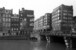Keizersgracht met links de apotheek van Warmolts (Kruyswijk architect).
<br/>
Beeldbank Stadsarchief, zj